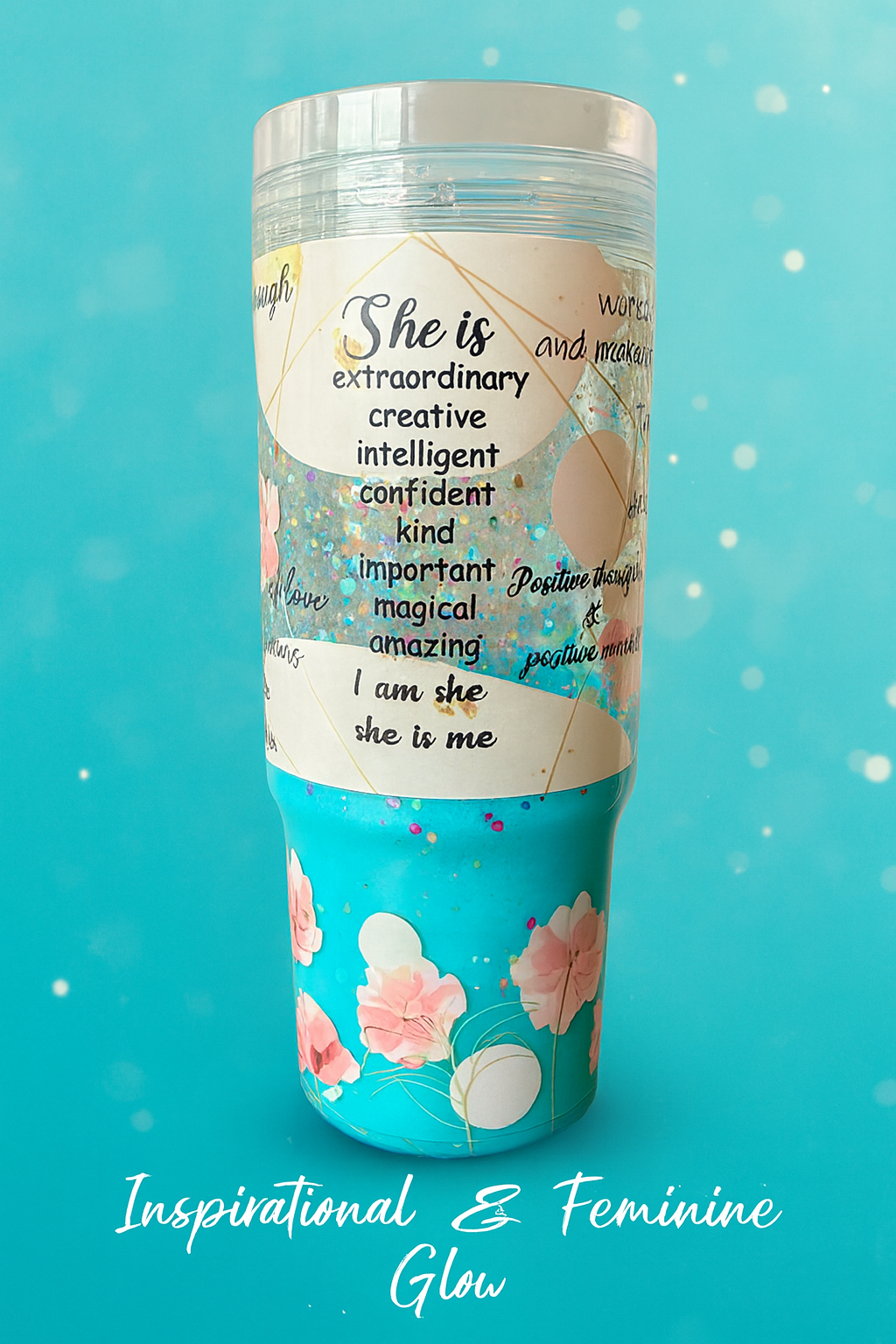 Vaso de 40 oz con diseño floral y mensaje empoderador | She Is